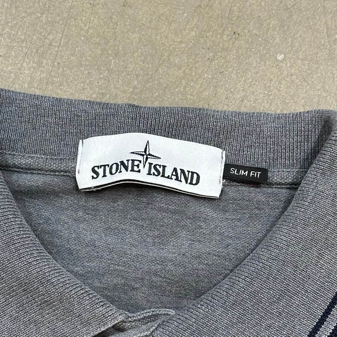 L 스톤아일랜드 슬림핏 그레이 반팔 카라티 상품이미지4