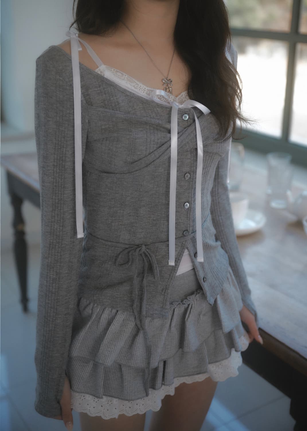 뉴얼린 Rosie twist button Top 차콜 상품이미지1