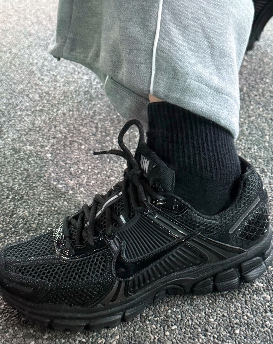 W나이키 줌 보메로 5 블랙 메탈릭 실버 270(남자 사이즈) 상품이미지1