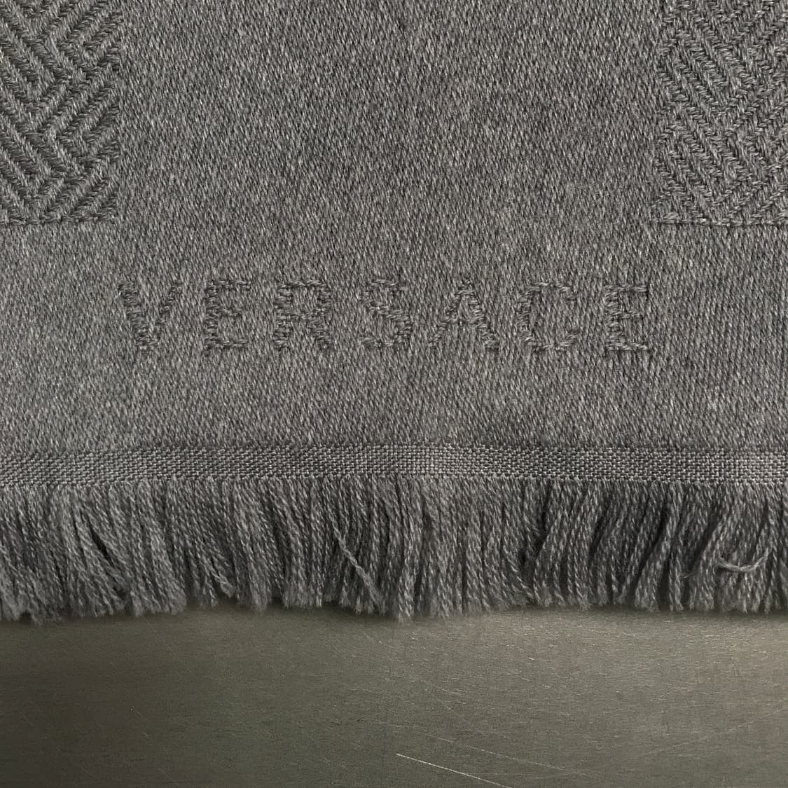 베르사체 메두사 머플러 그레이 상품이미지3