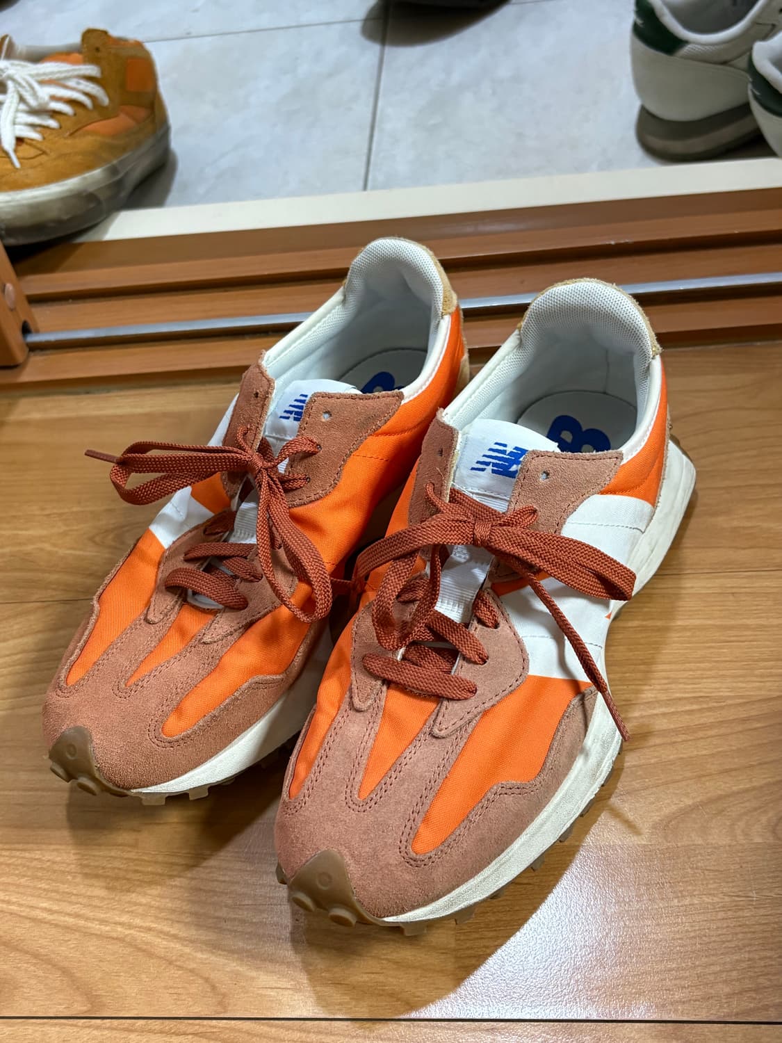 뉴발란스 327 상품이미지1