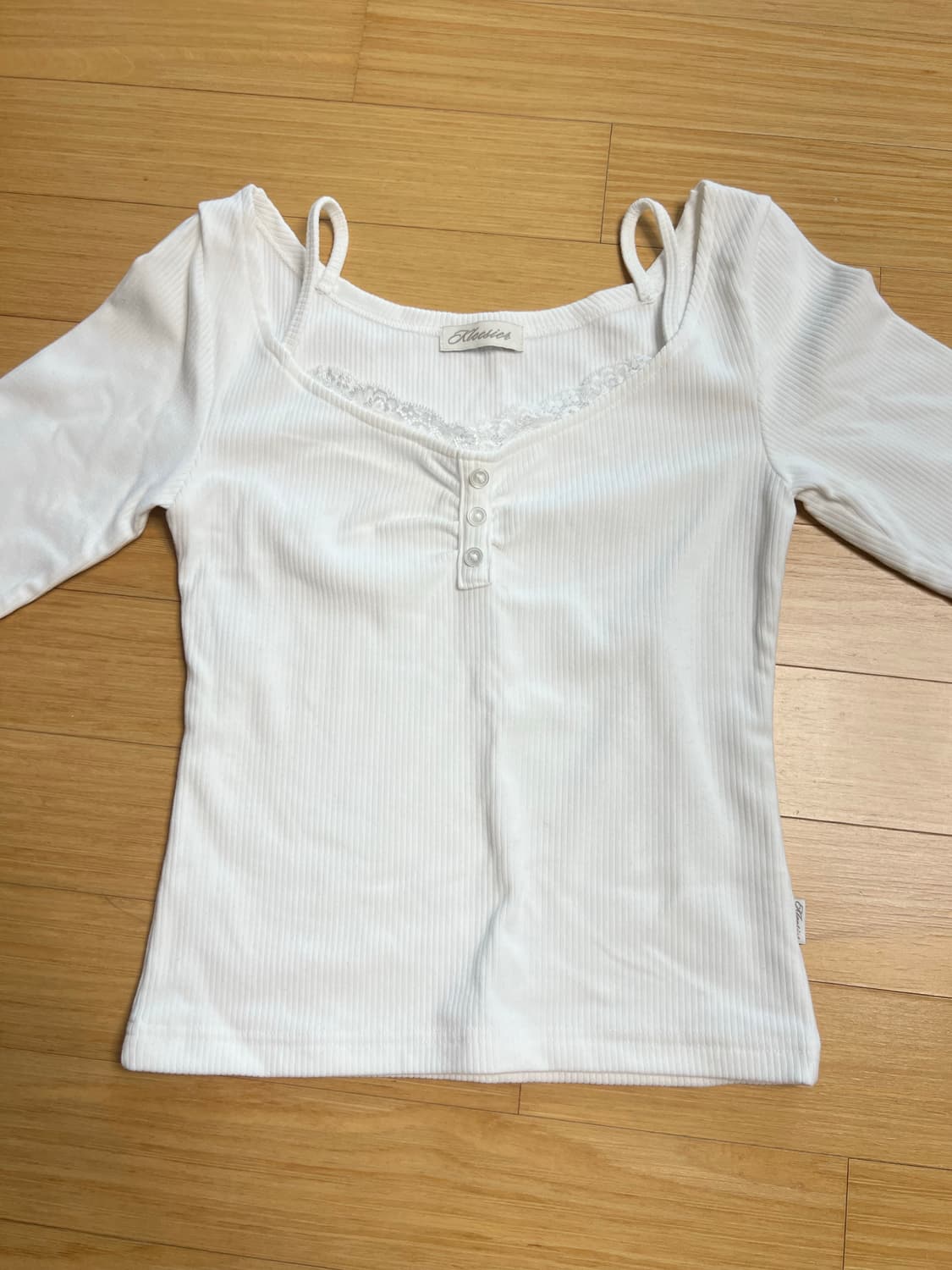 클리시어 밀크쉐이크 레이스 버튼탑 상품이미지9