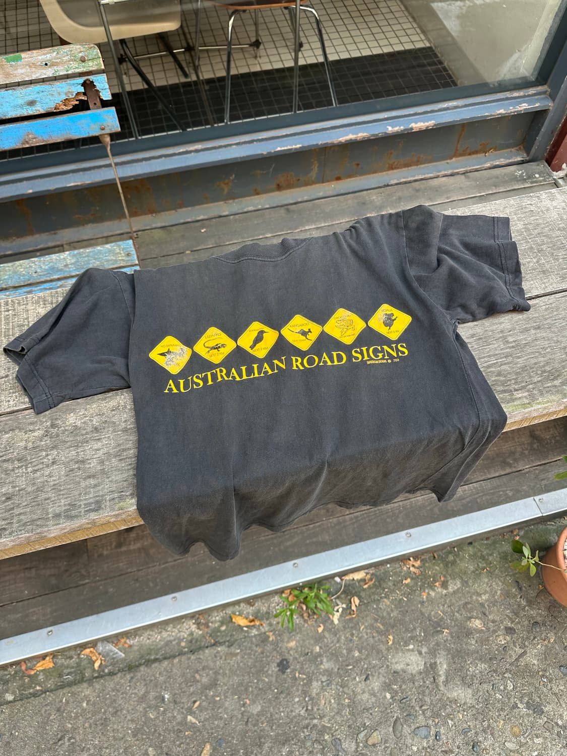 90‘s Australia Road Sign print fading T 상품이미지3
