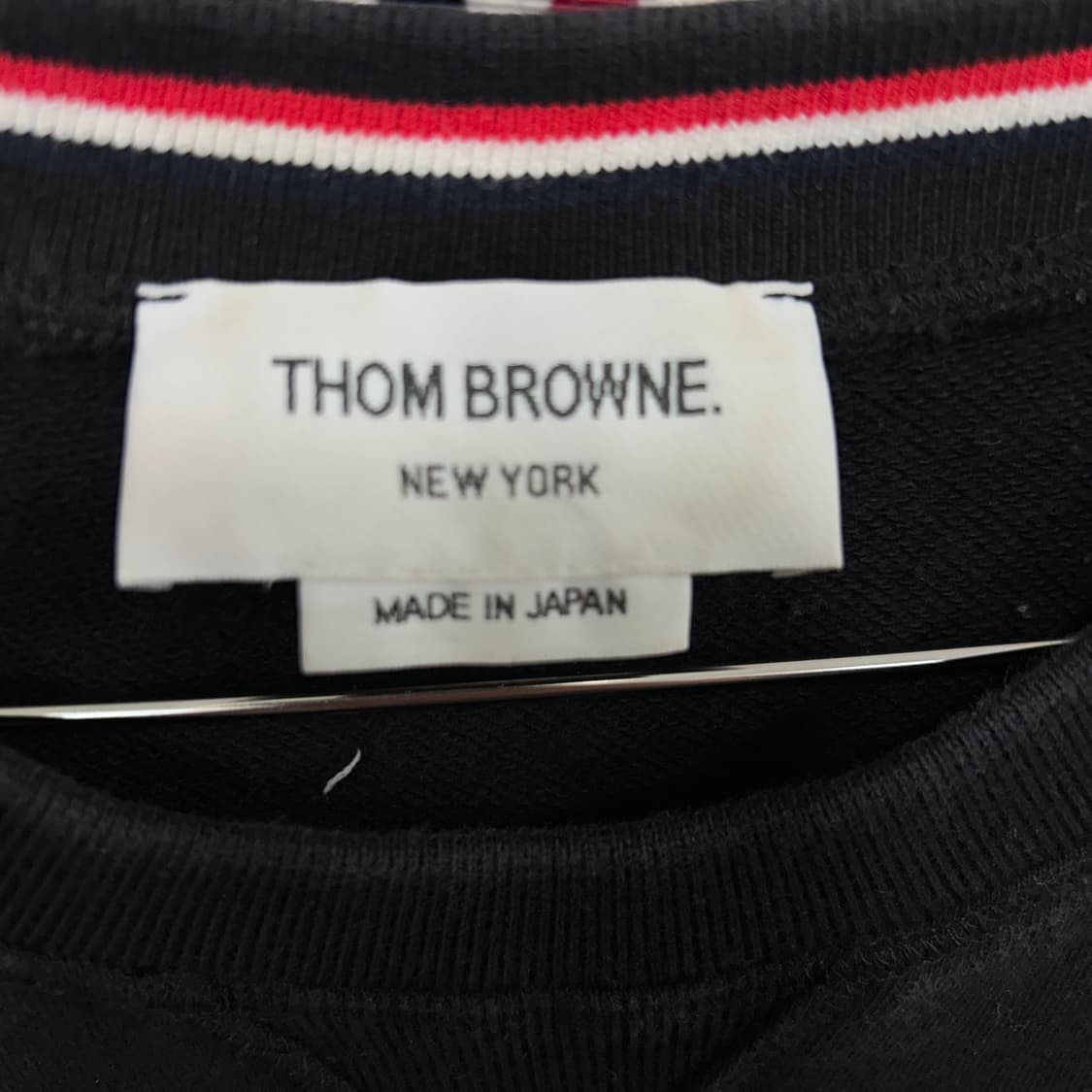 톰브라운 시그니처 4-바 버뮤다 맨투맨 상품이미지3