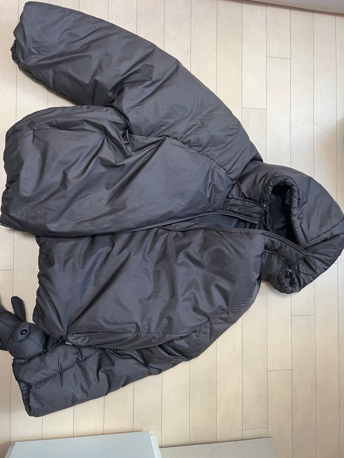 피지컬 디파트먼트 BEAR KEYRING PUFFER JACKET 패딩 상품이미지1