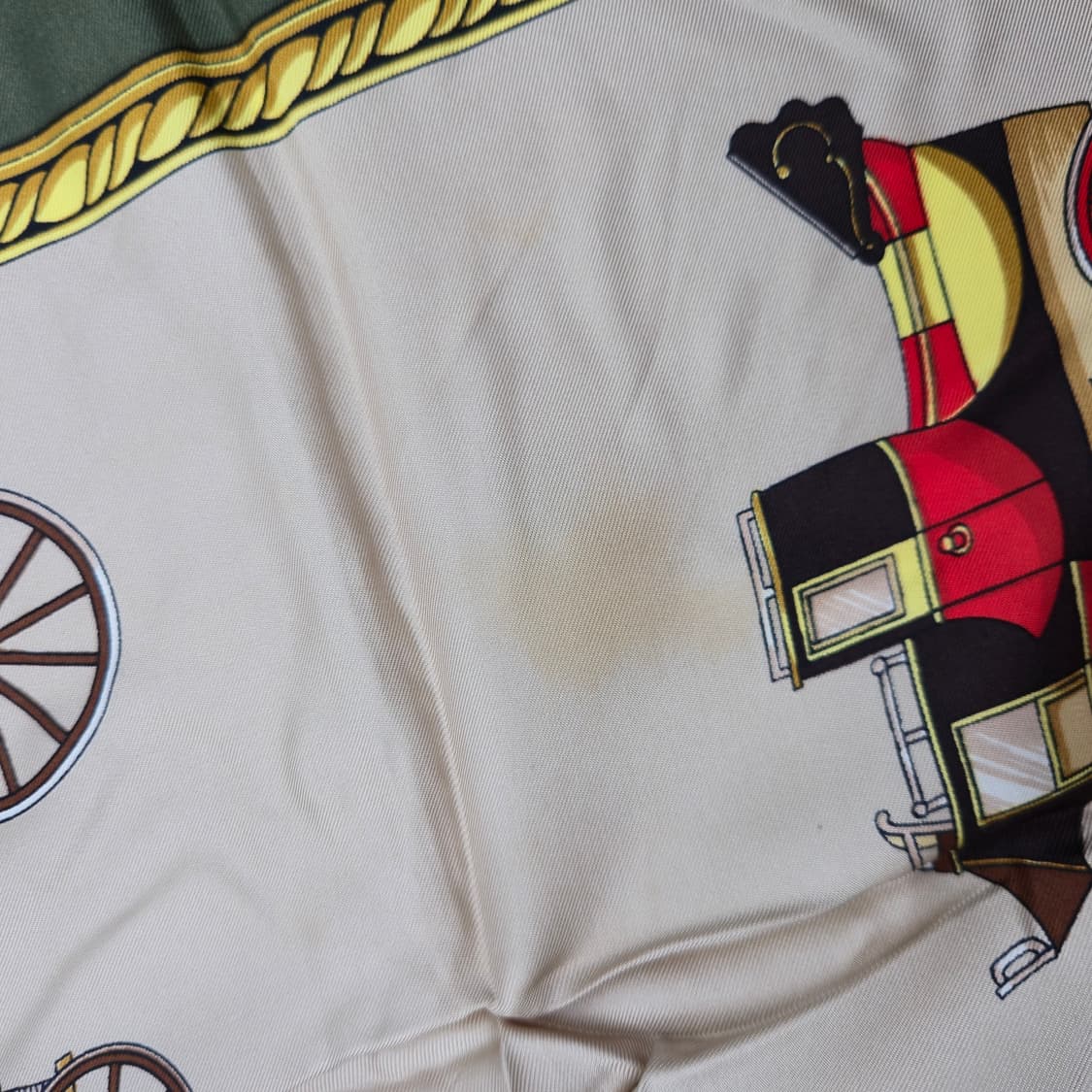 CELINE 셀린느 실크 스카프(86cm) [BF10453-482-01] 상품이미지4