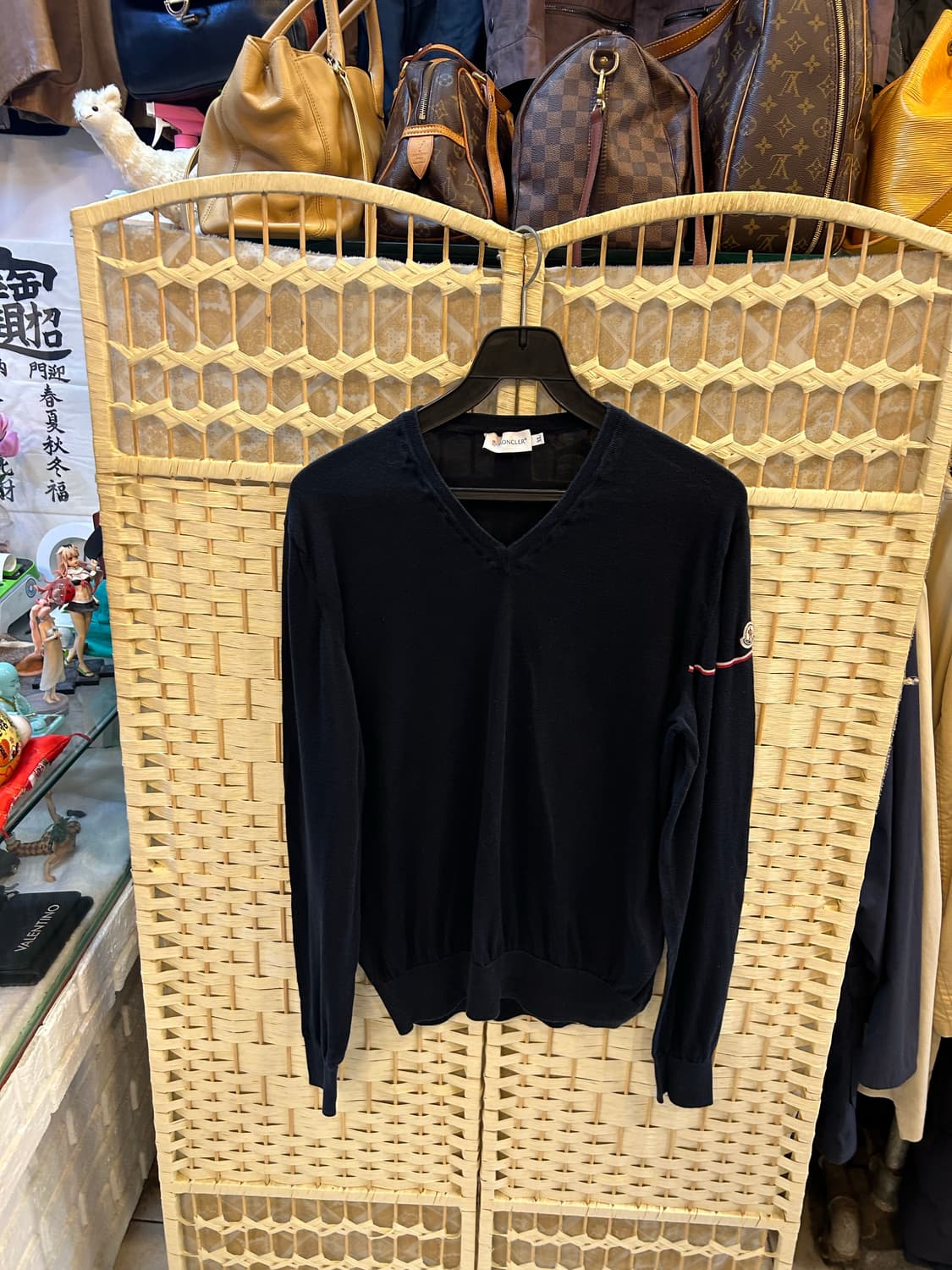 105 정품 몽클레어 브이넥 니트 팝니다 상품이미지1