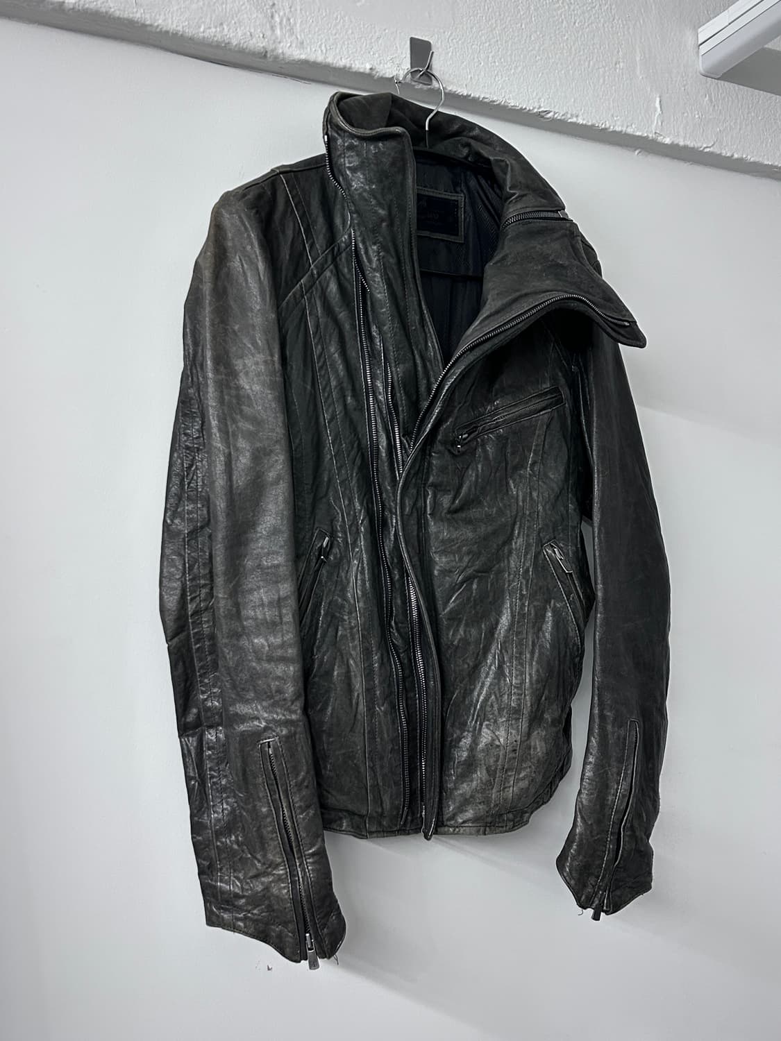 Luv Maison 아카이브 비대칭 하이넥 램스킨 자켓 상품이미지1