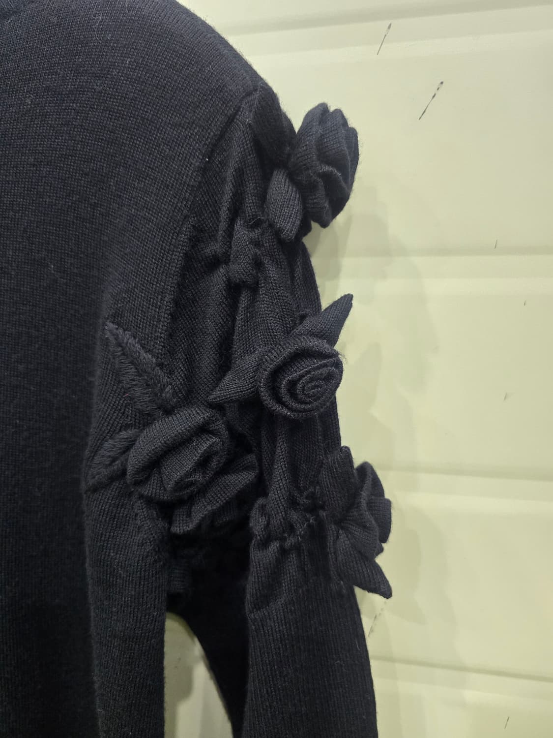 일본 빈티지 울 100% 블랙 플라워 장식 니트 상품이미지5