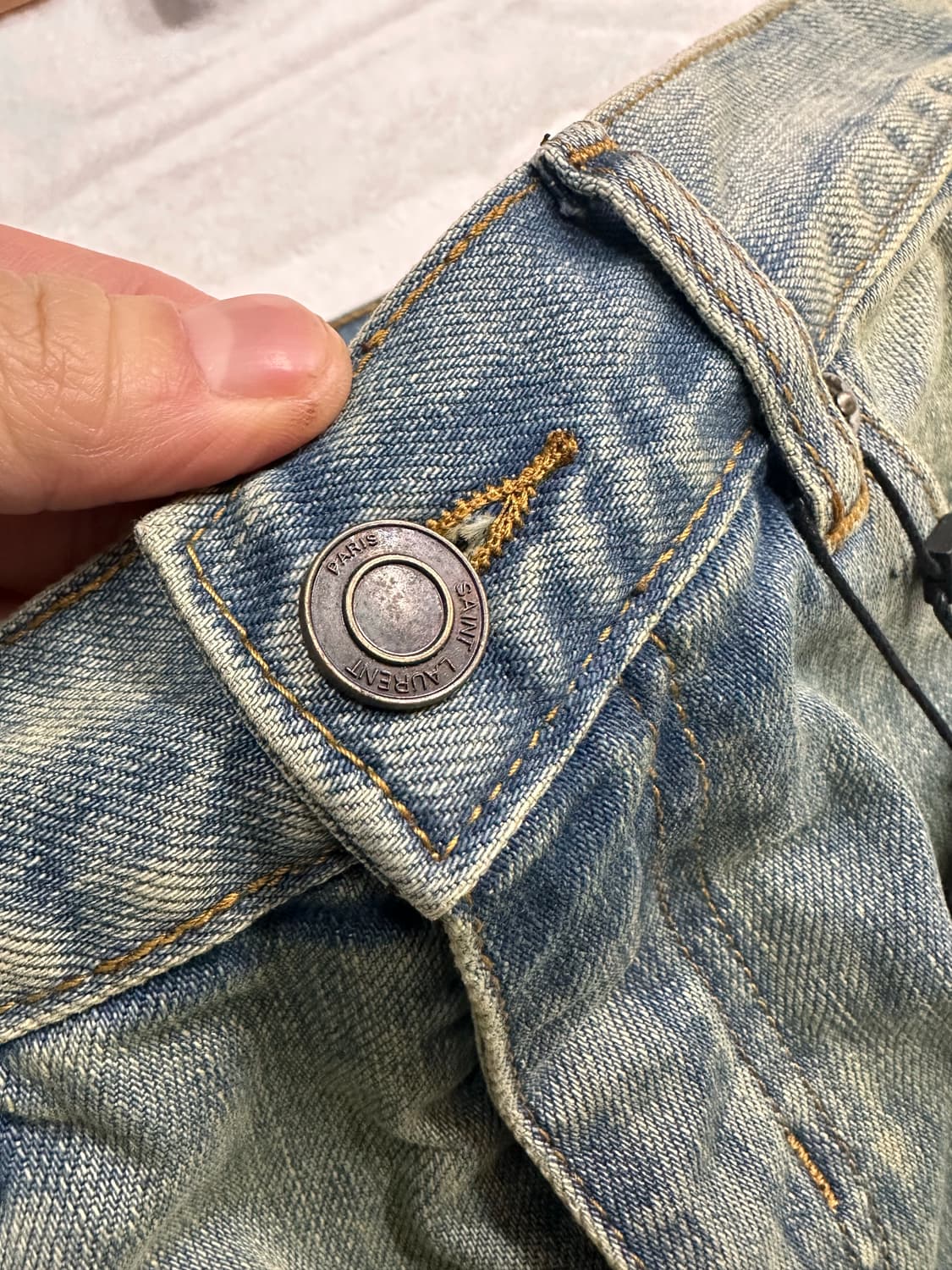 (30)생로랑 15AW 디스트로이드 워싱 데님 팬츠 상품이미지4