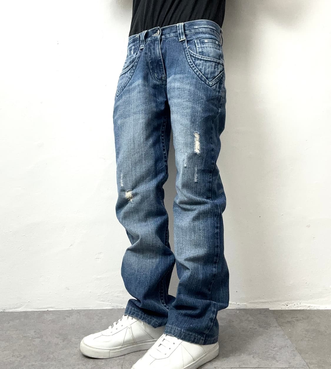 Curved Pocket Distressed Denim 상품이미지1