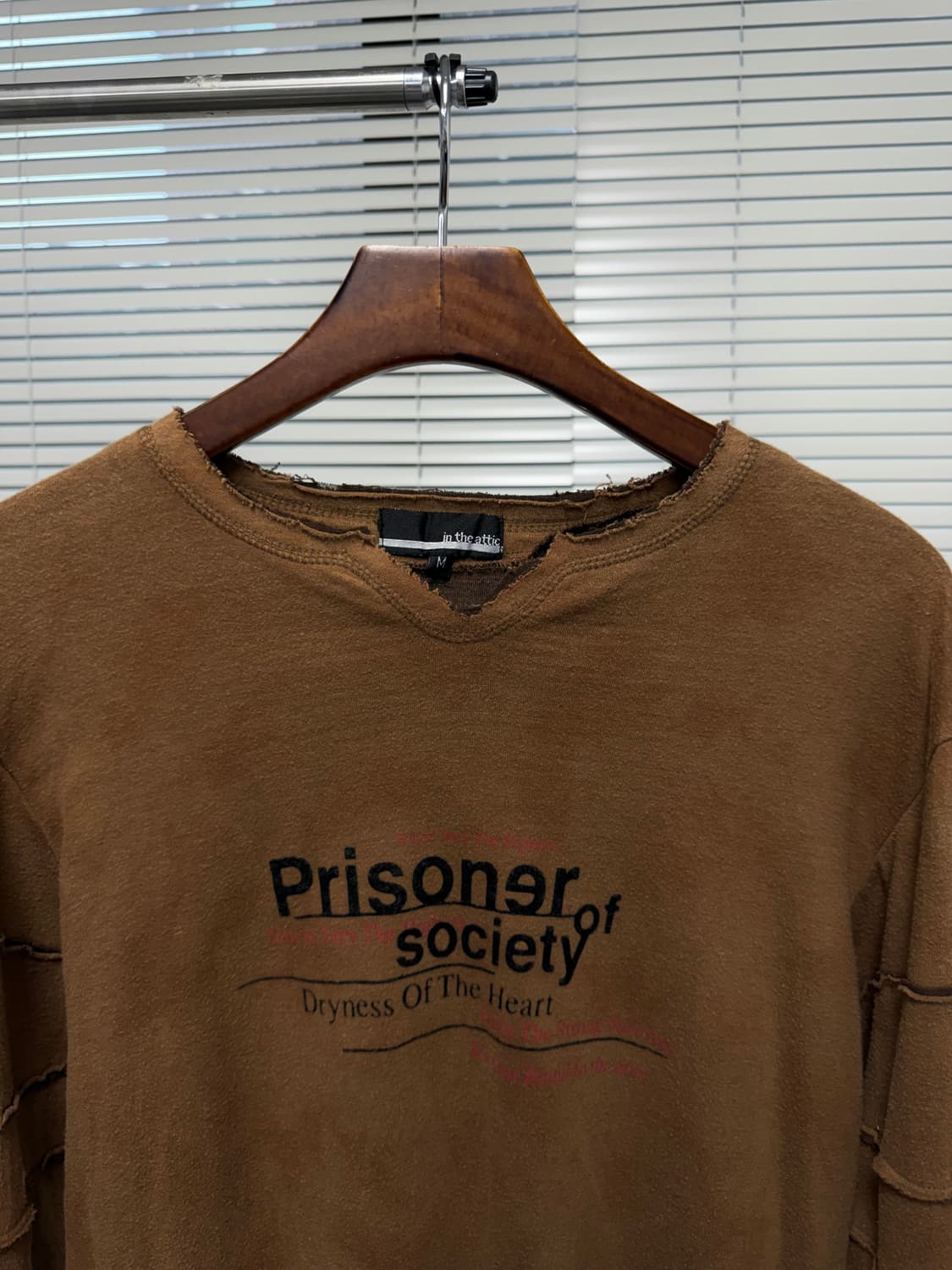 in the attic 롱슬리브 상품이미지2