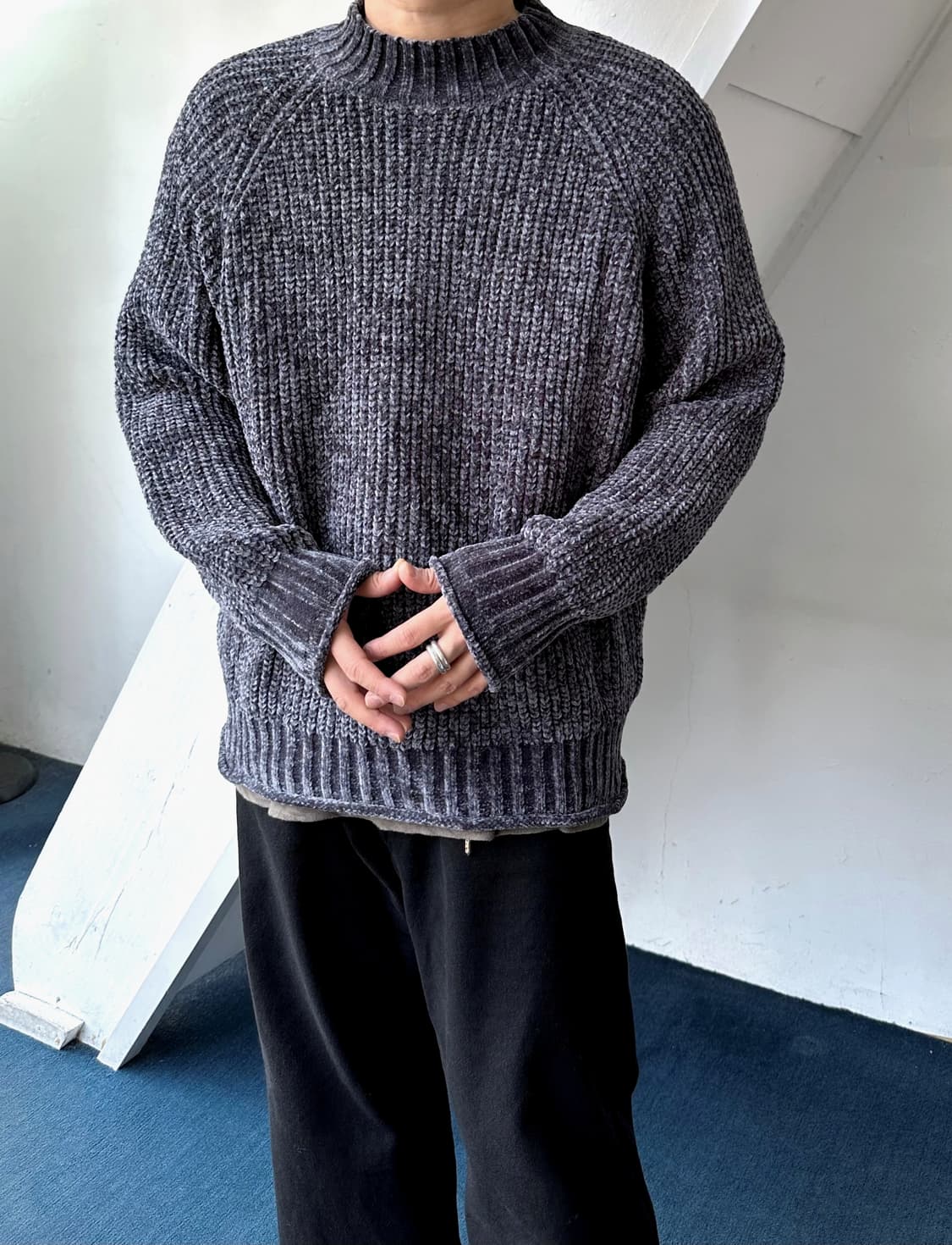 Shine fabric mock neck heavy knit P/O 상품이미지2