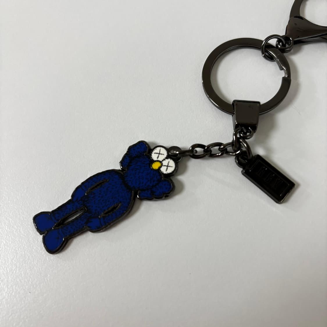 카우스 KAWS NGV 키링 상품이미지3