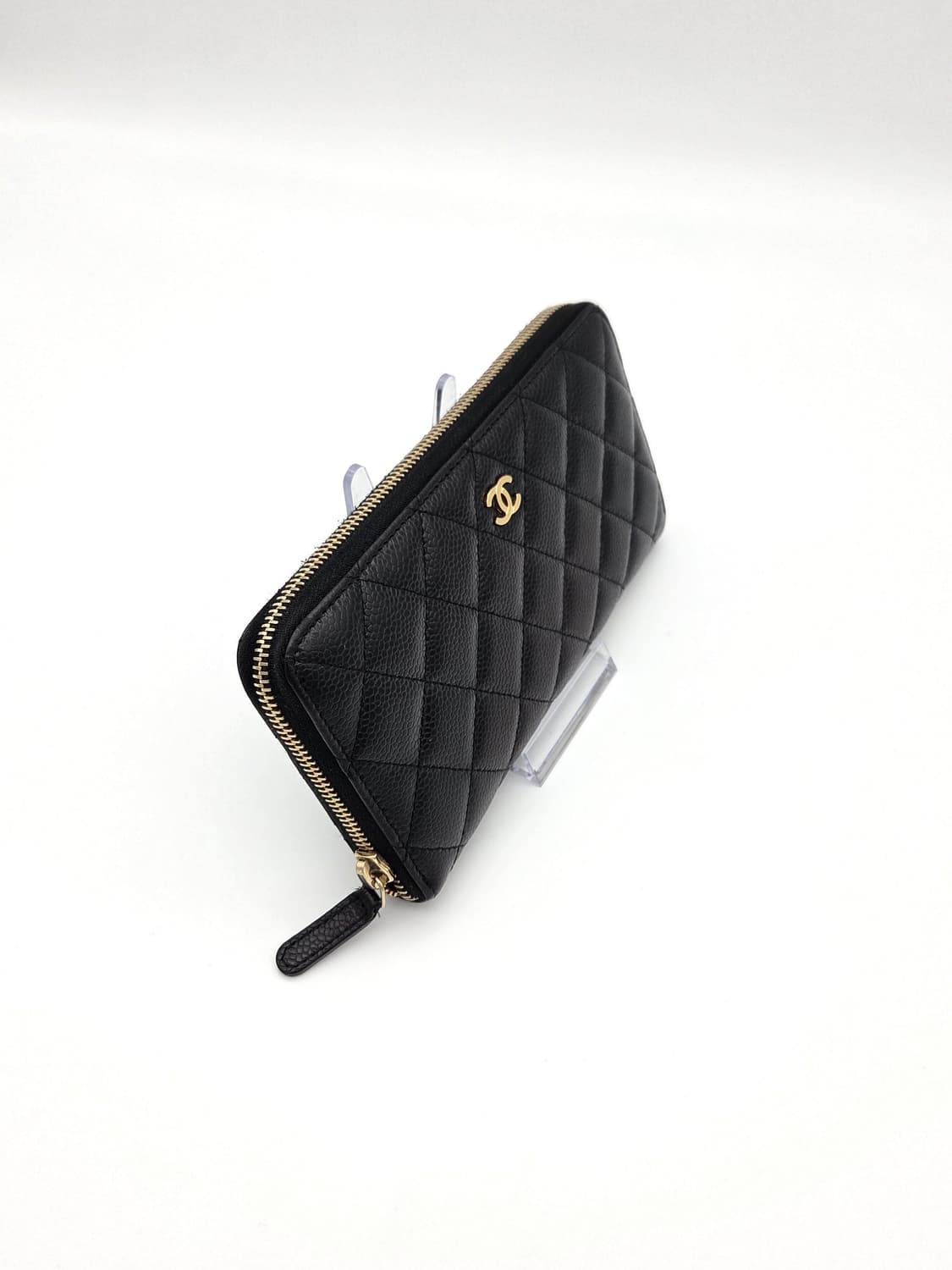 샤넬 클래식 캐비어 지퍼 장지갑 / 블랙 금장 22번대 상품이미지3