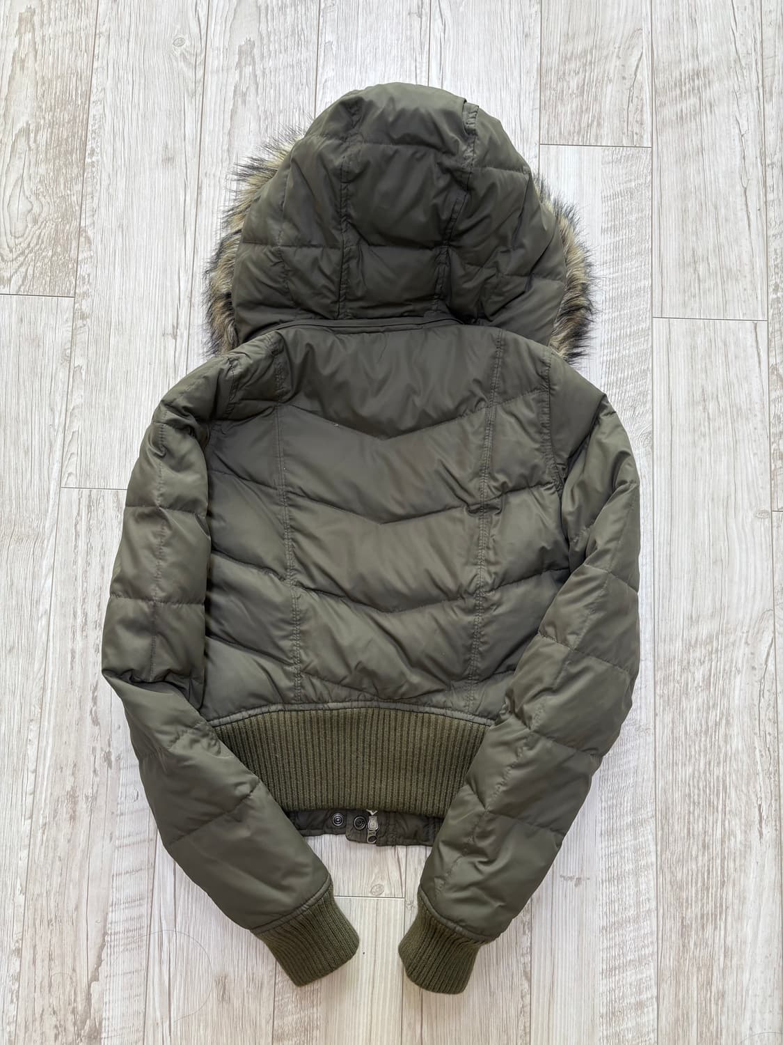 홀리스터 울프죠 딱붙핏 패딩 s 상품이미지2