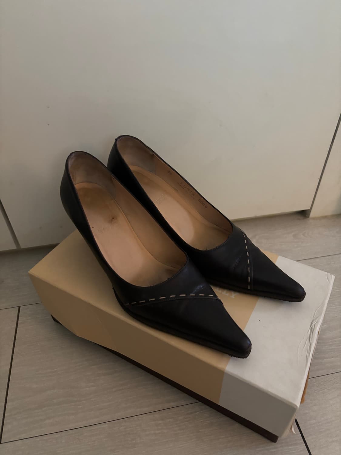 Bally stitch brown heel 상품이미지1