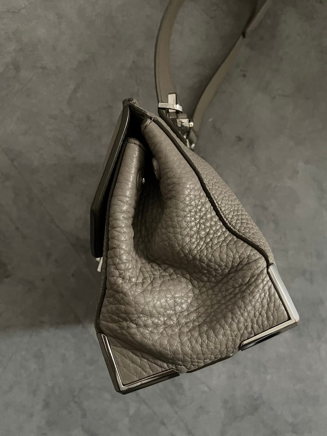 Alexander Wang 알렉산더왕 그레이 크로스백 상품이미지3