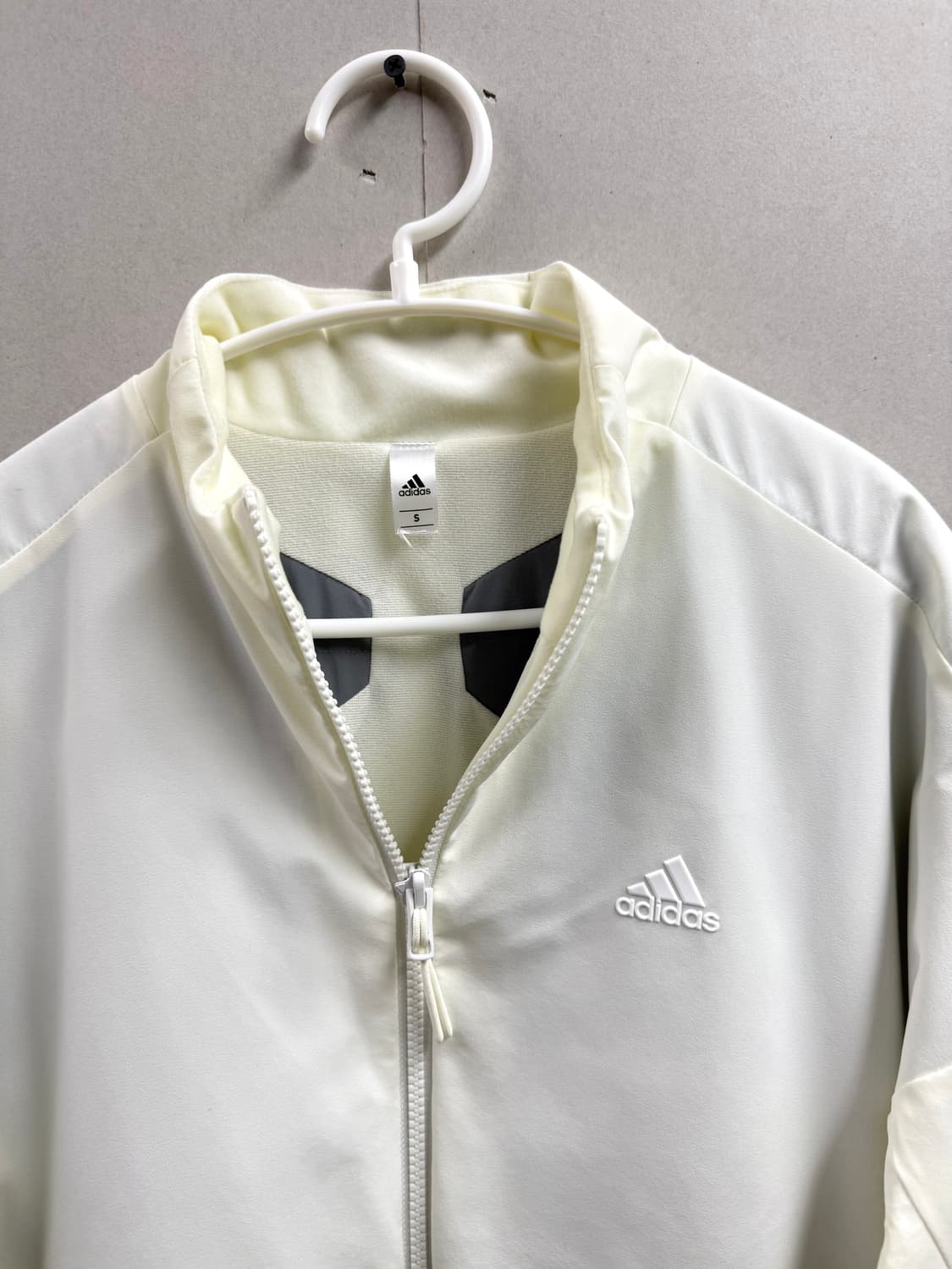 여성 S / 아디다스 바람막이 방풍자켓 트레이닝 아이보리 상품이미지4