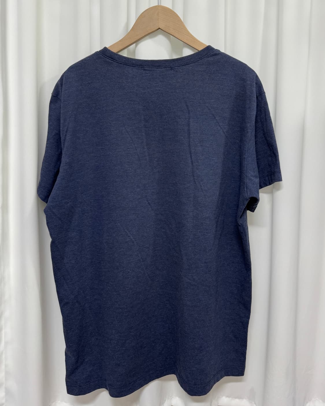 게스 진스 삼각로고 자수 반팔 티 상품이미지6