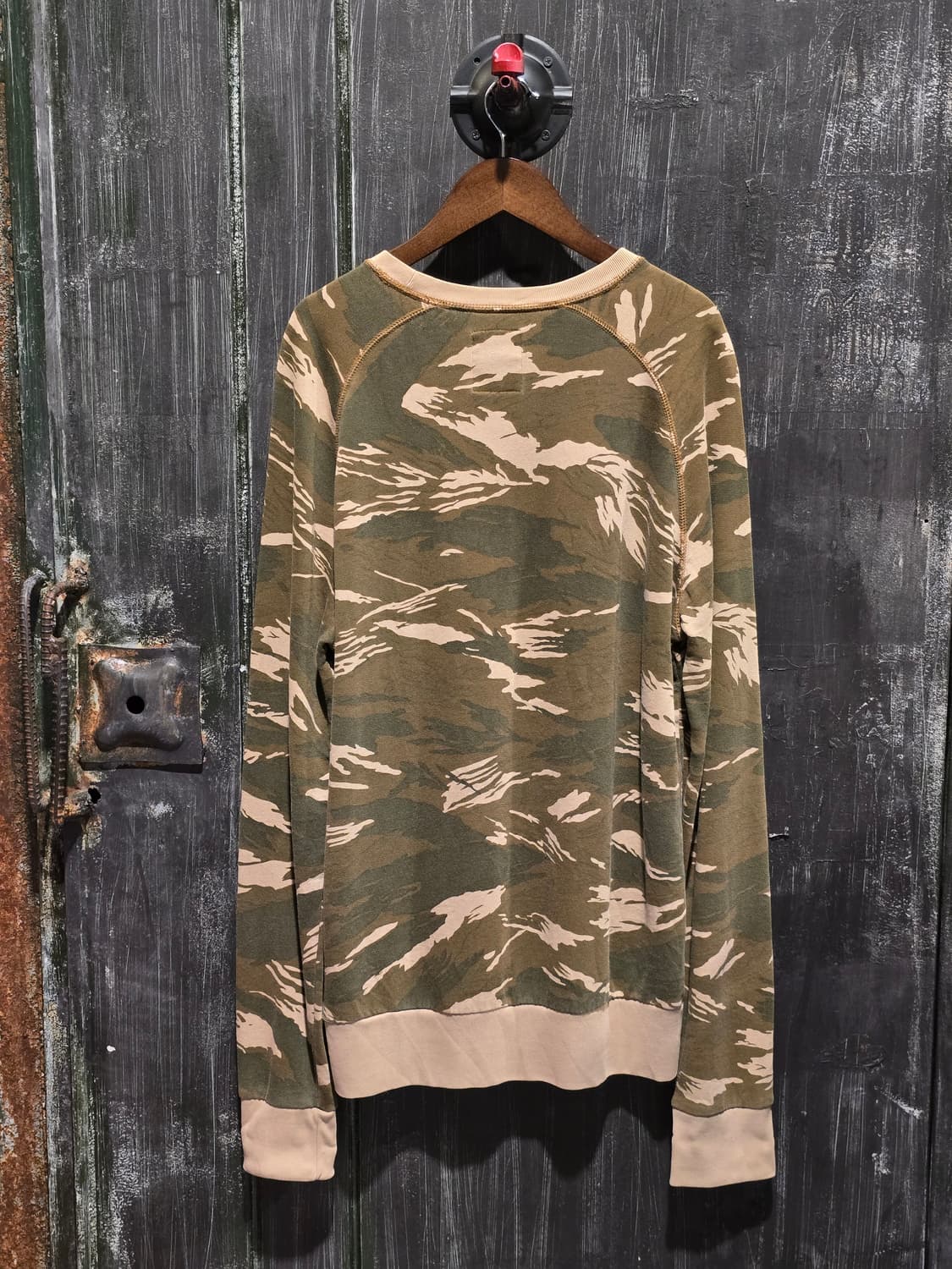 Camouflage Raglan Sleeve Sweatshirt 상품이미지6