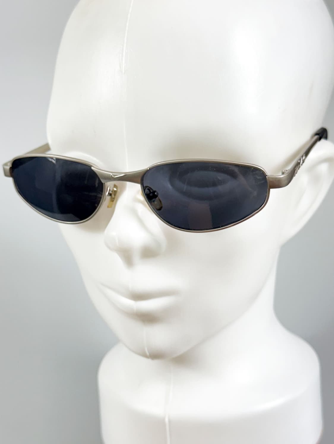 나이키 실버 메탈릭 오벌 프레임 빈티지 선글라스 상품이미지9