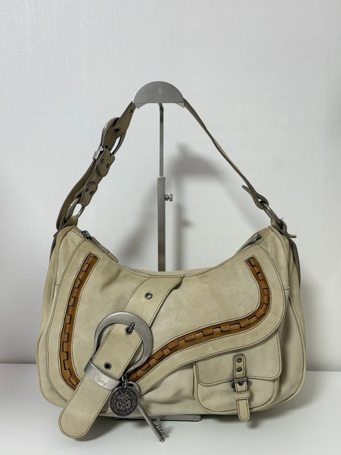 디올 가우초 새들백 베이지 상품이미지1