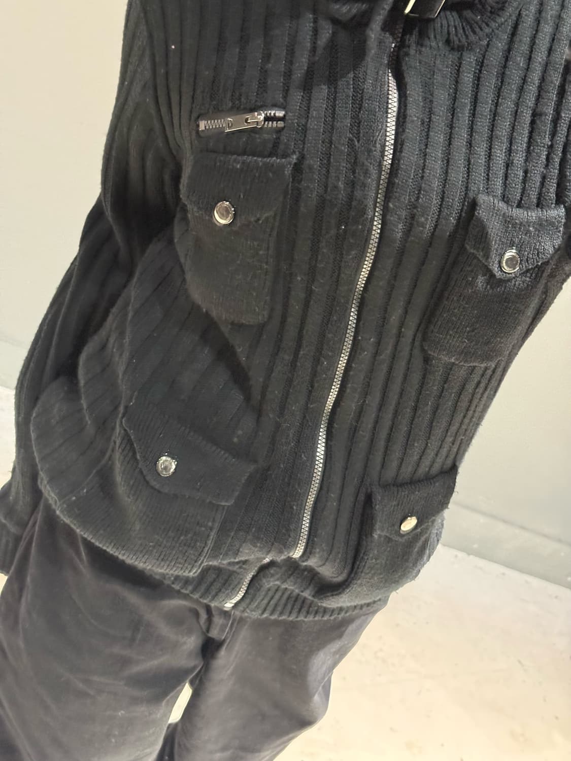 multi pocket neck buckle knit zip-up 상품이미지4