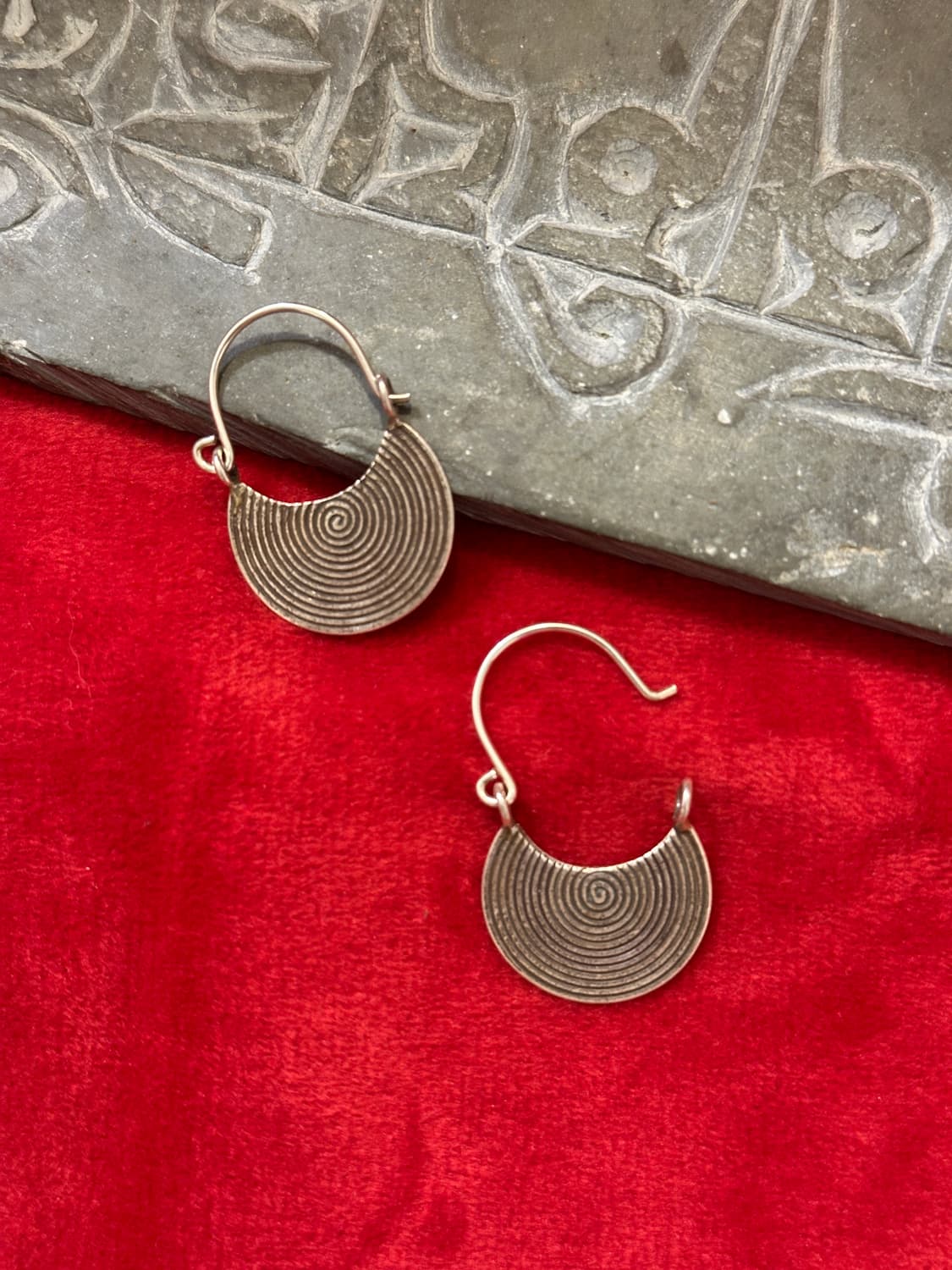 Karen Silver Crescent Spiral Engraved Ho 상품이미지2