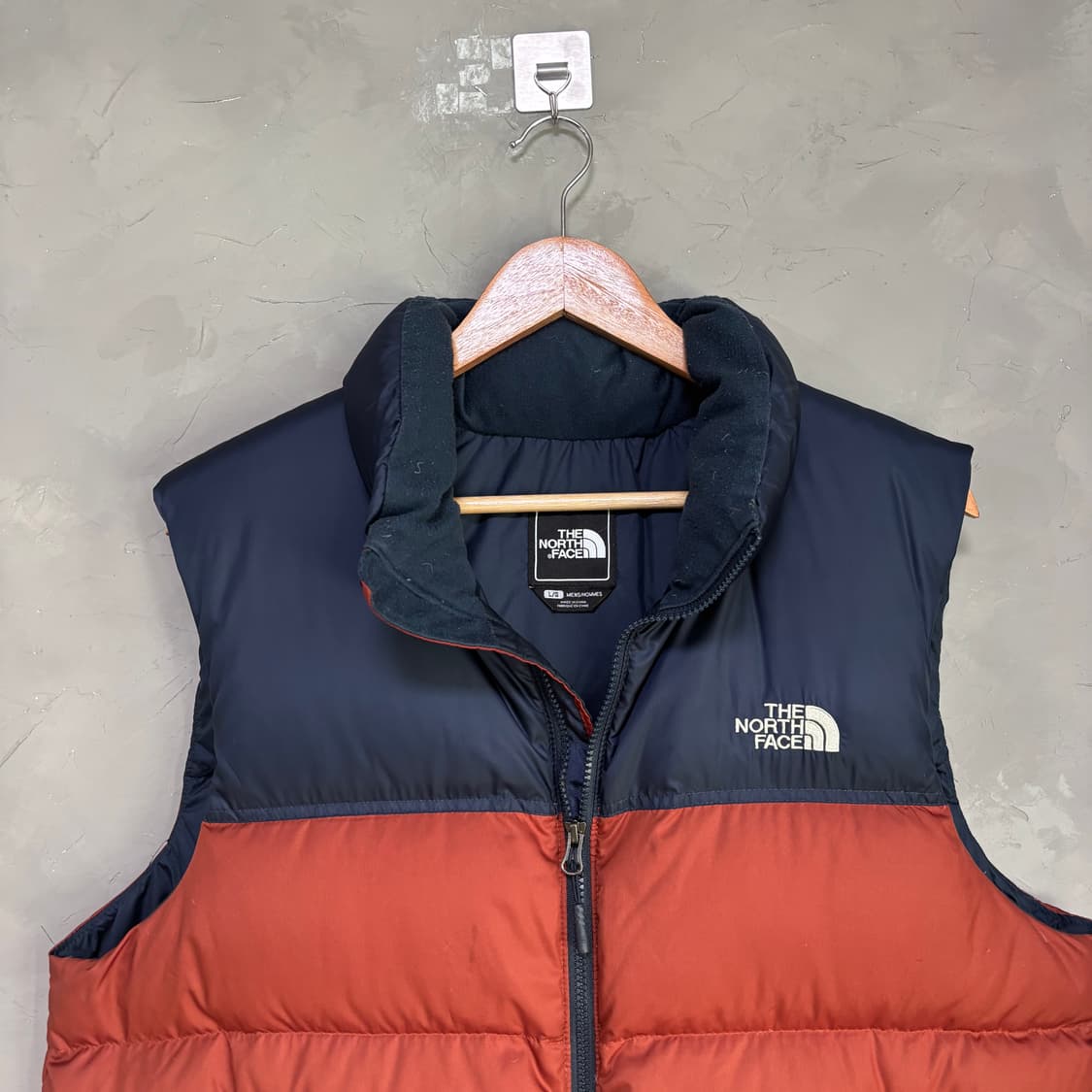 노스페이스 700 눕시 구스다운 패딩조끼 네이비 마룬 상품이미지2