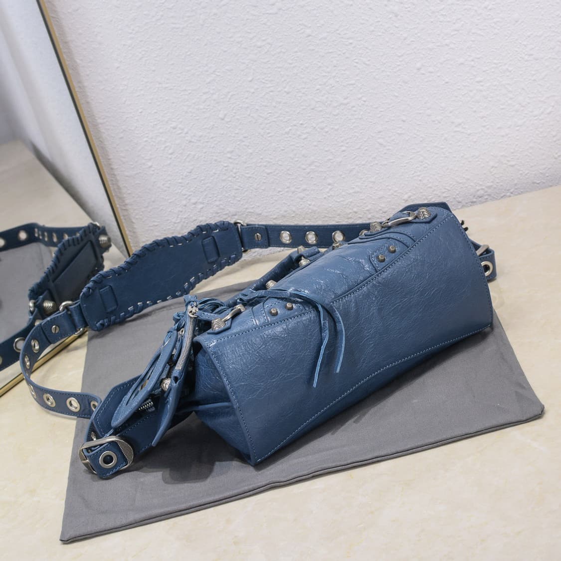 발렌시아가 모터백 네이비 상품이미지2