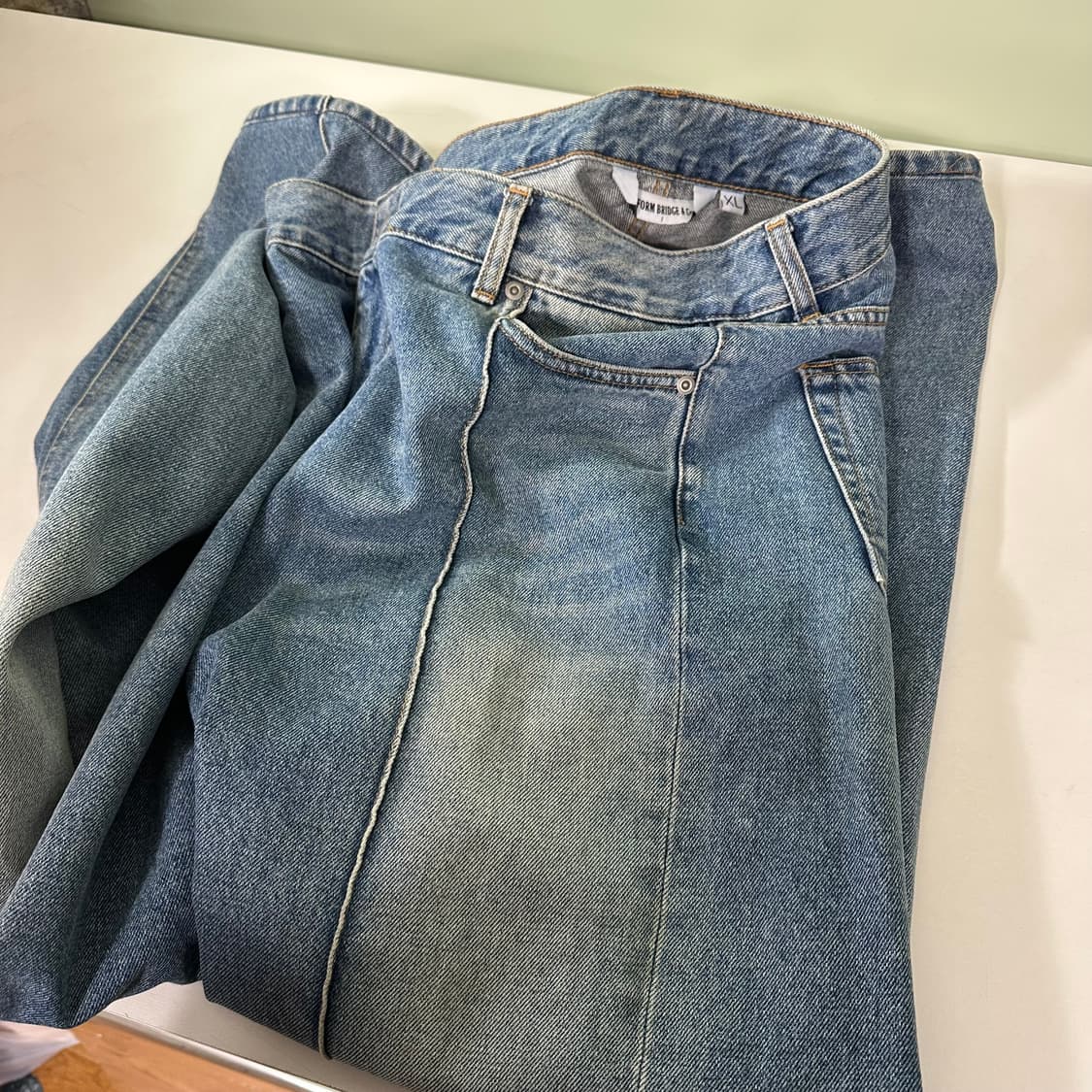 XL 유니폼브릿지 일자핏 연청워시드 데님팬츠 청바지 상품이미지1