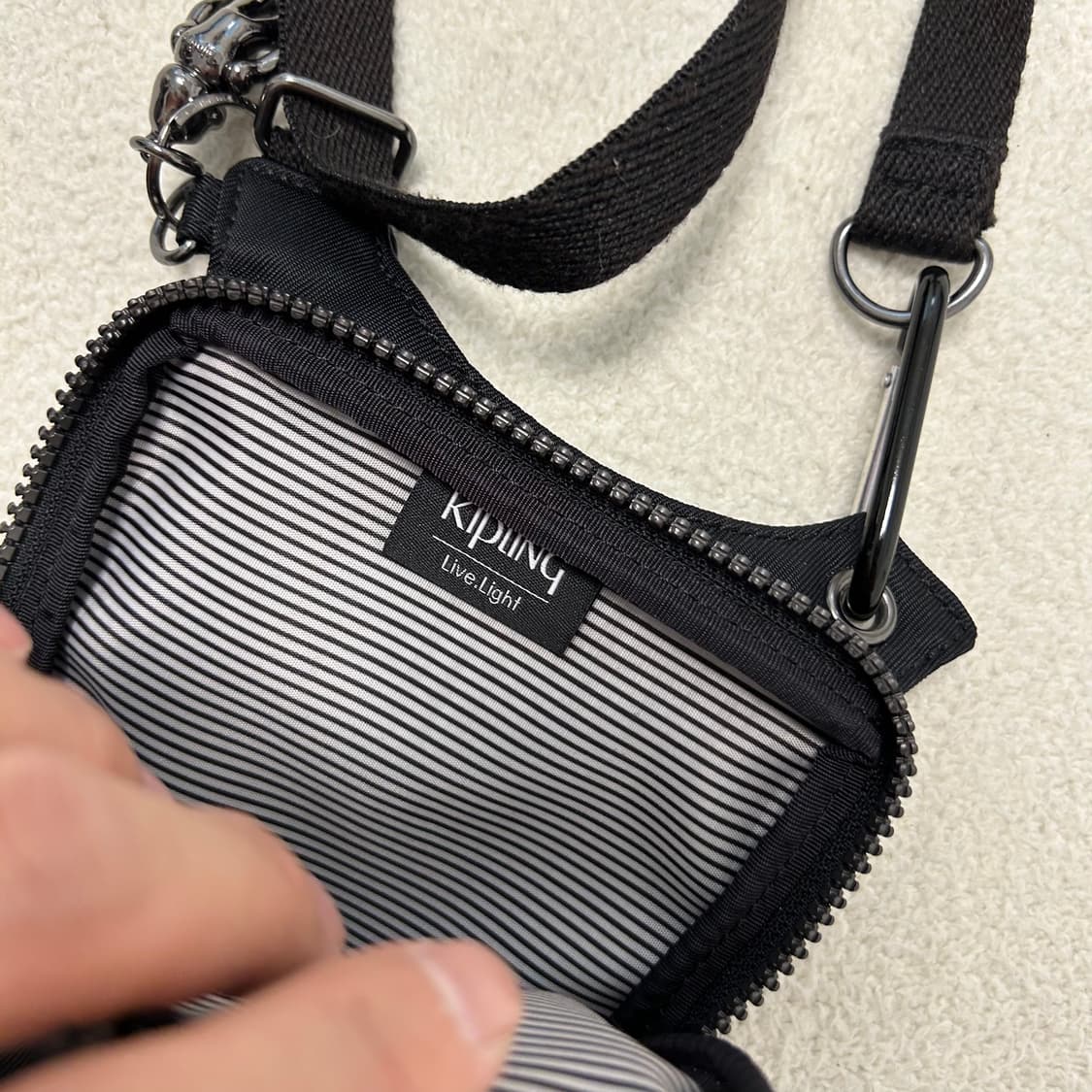 Kipling black mini bag 상품이미지6