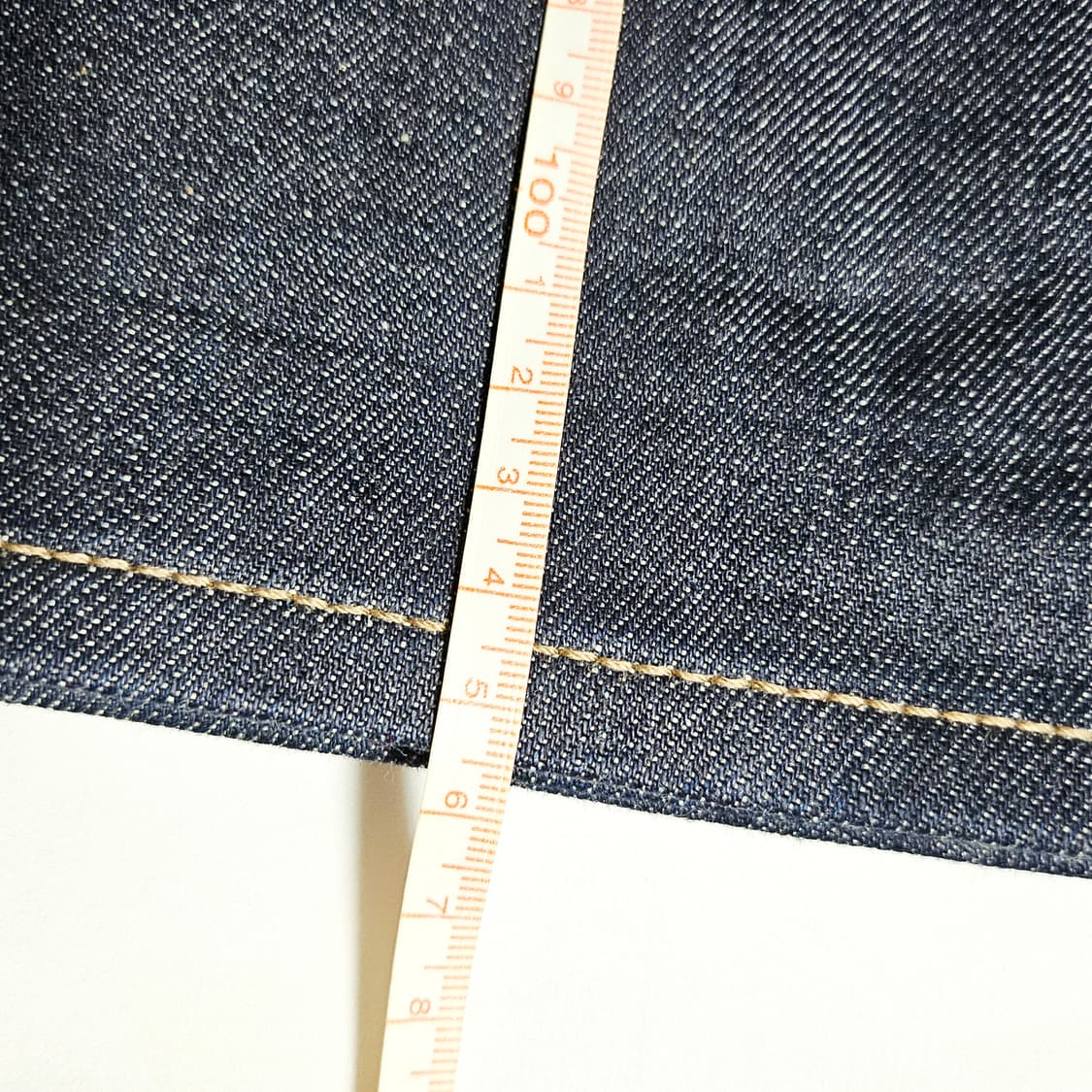 [33][유니클로 U] 르메르 셀비지 레귤러 피트 진 상품이미지10