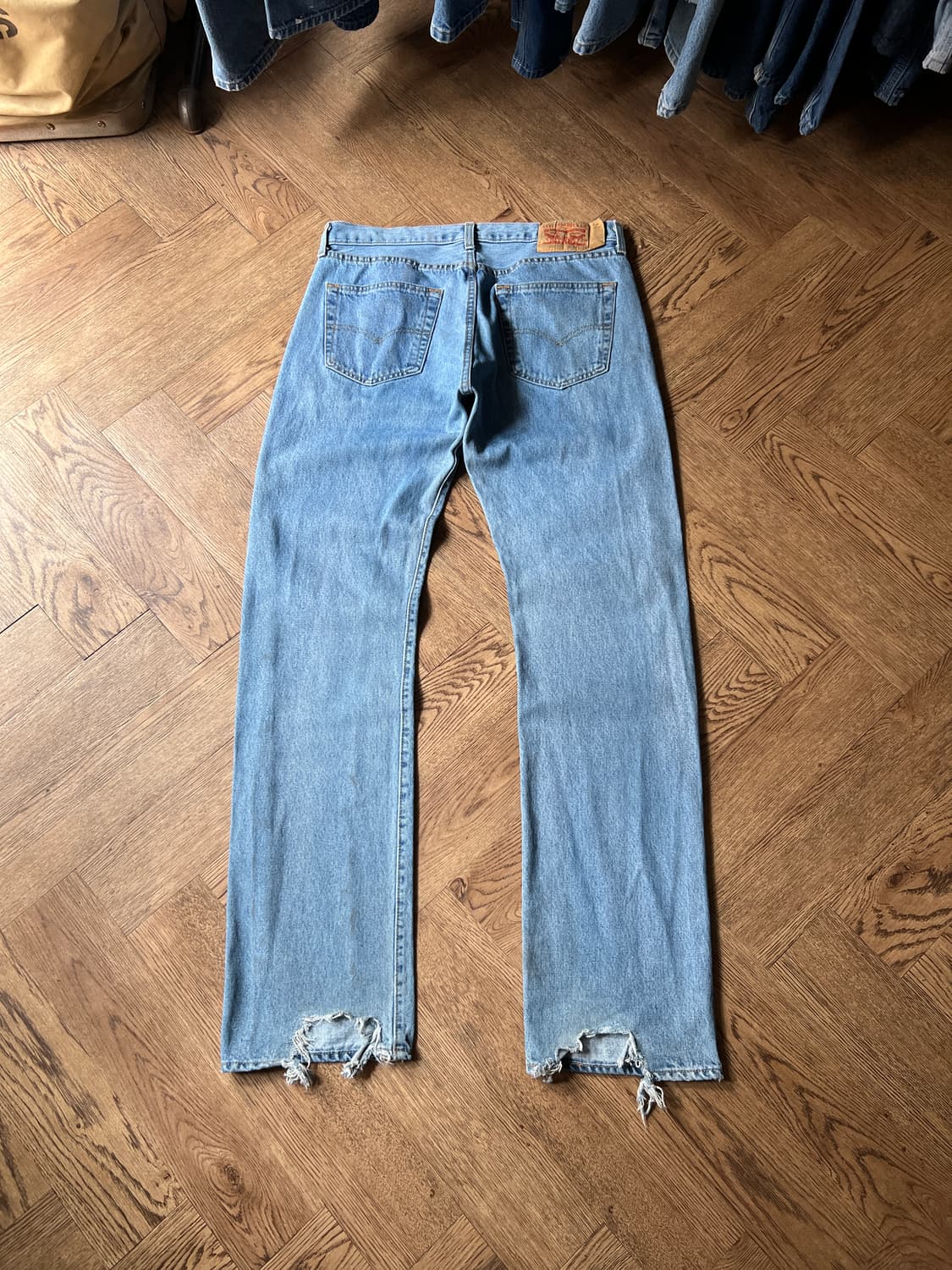 [33]리바이스 501 데미지드 미디엄블루 데님 팬츠 상품이미지2