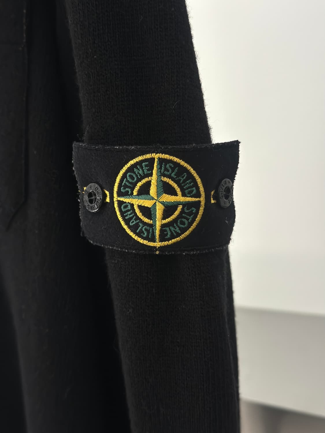 스톤아일랜드 와펜 블랙 포켓 울 니트  상품이미지2