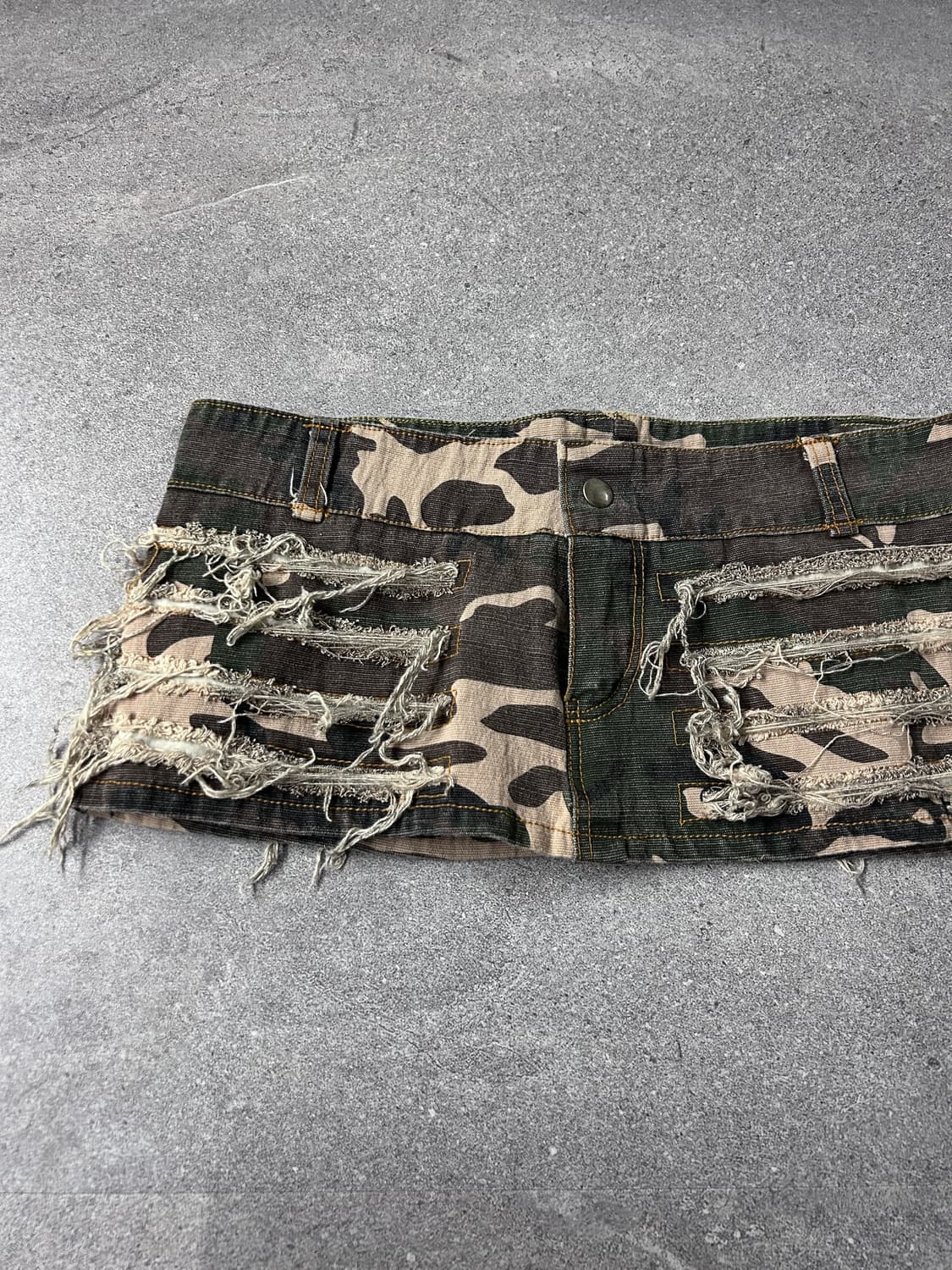 디스트레스드 카모 마이크로 미니 스커트 상품이미지2
