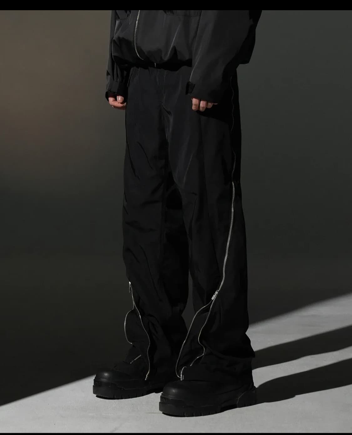 그레일즈 TWIST ZIP TROUSER (BLACK) 바지 상품이미지1