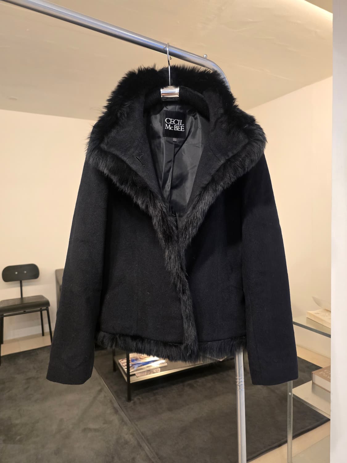 블랙 퍼 트리밍 코트 상품이미지2