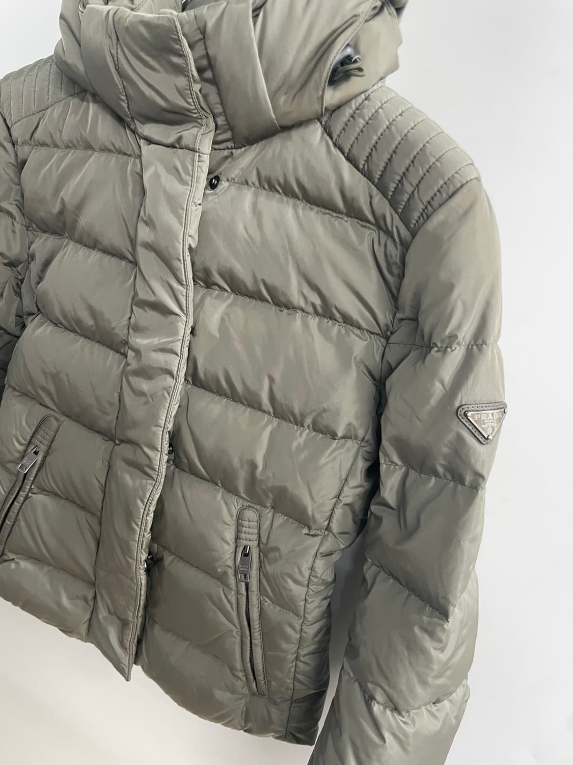 프라다 여성 푸퍼 패딩 카키 38 상품이미지2