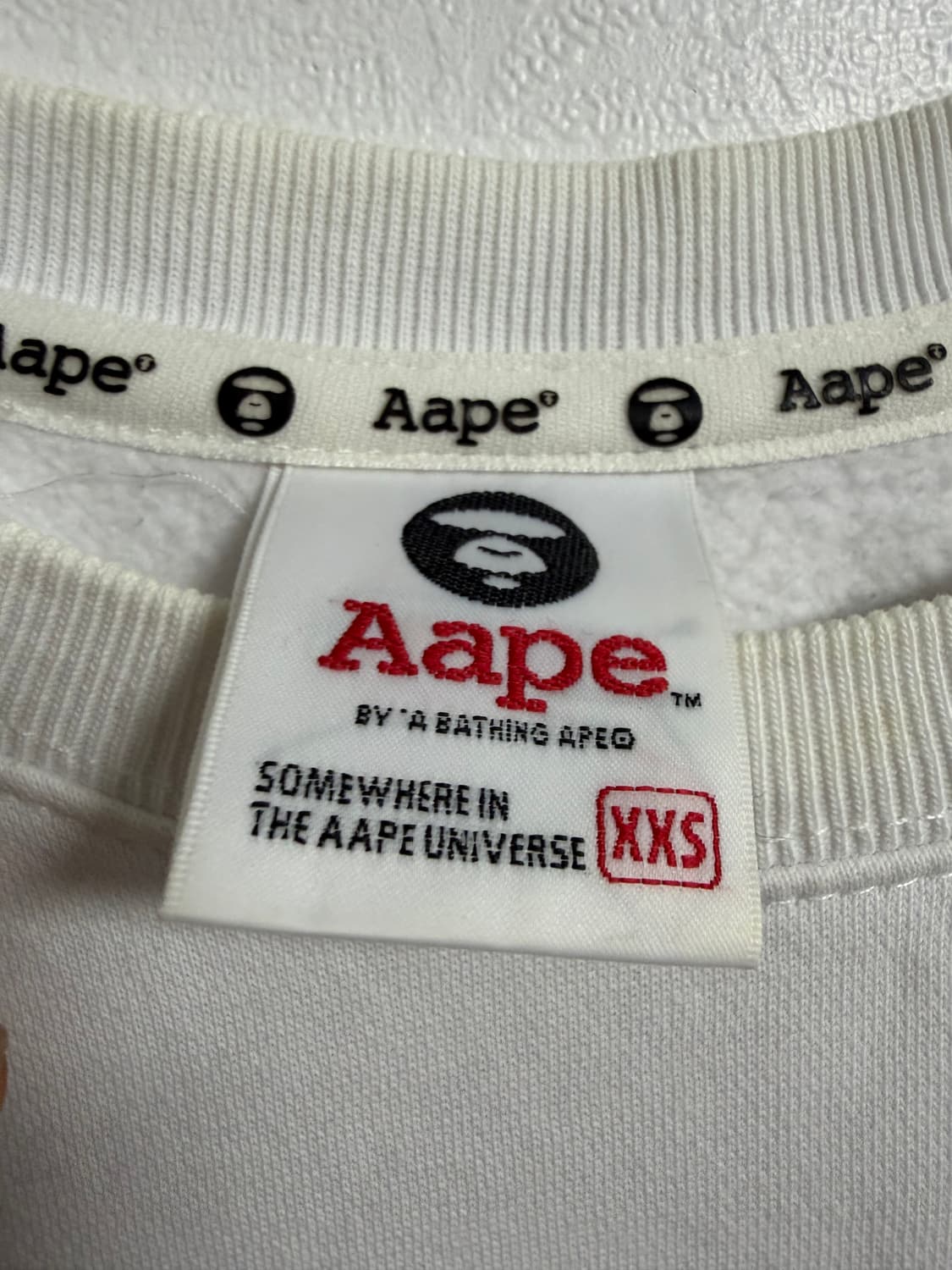 에이프 화이트 맨투맨 상품이미지3