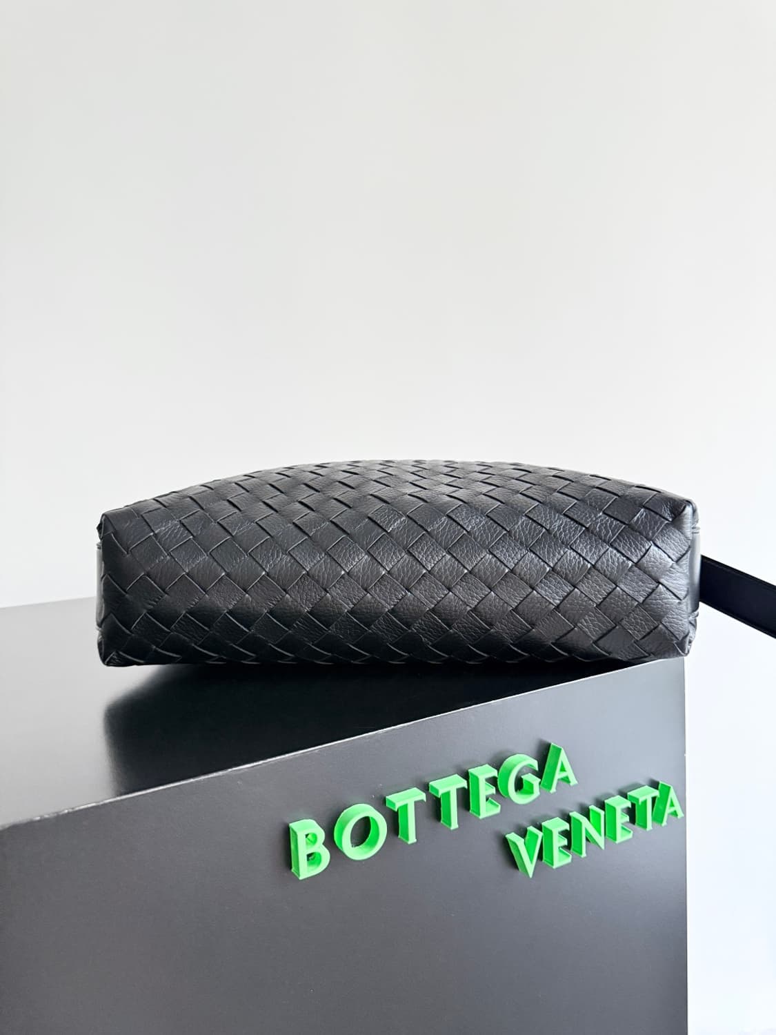 Bottega Veneta보테가베네타 신상 트래블러 스웨이드 숄더백 남녀 상품이미지8
