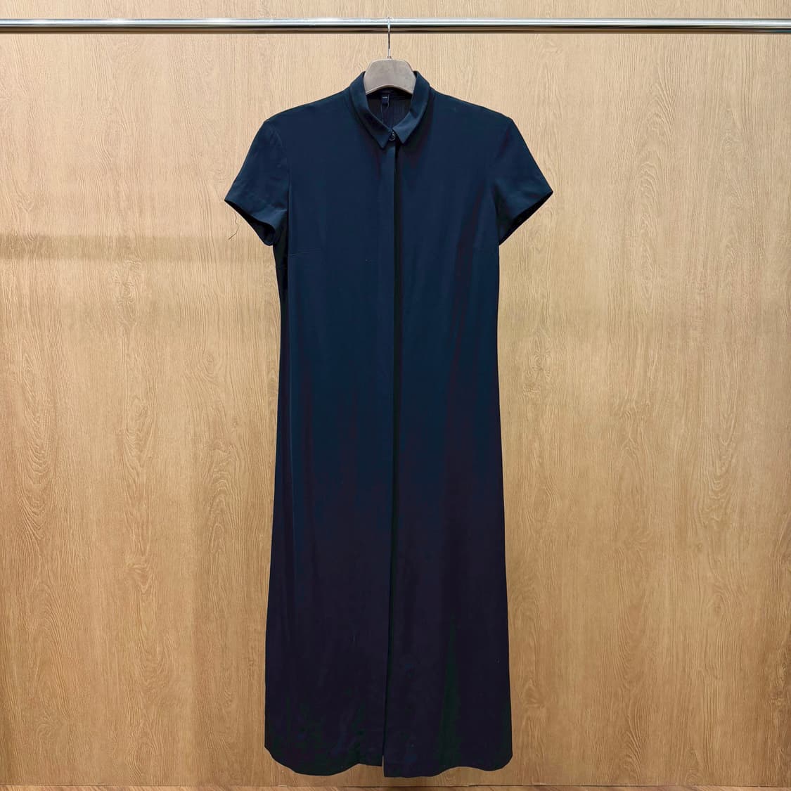 버버리 런던 클래식 셔츠 롱 원피스 히든 버튼 캡 소매 디테일 딥 네이비 상품이미지2