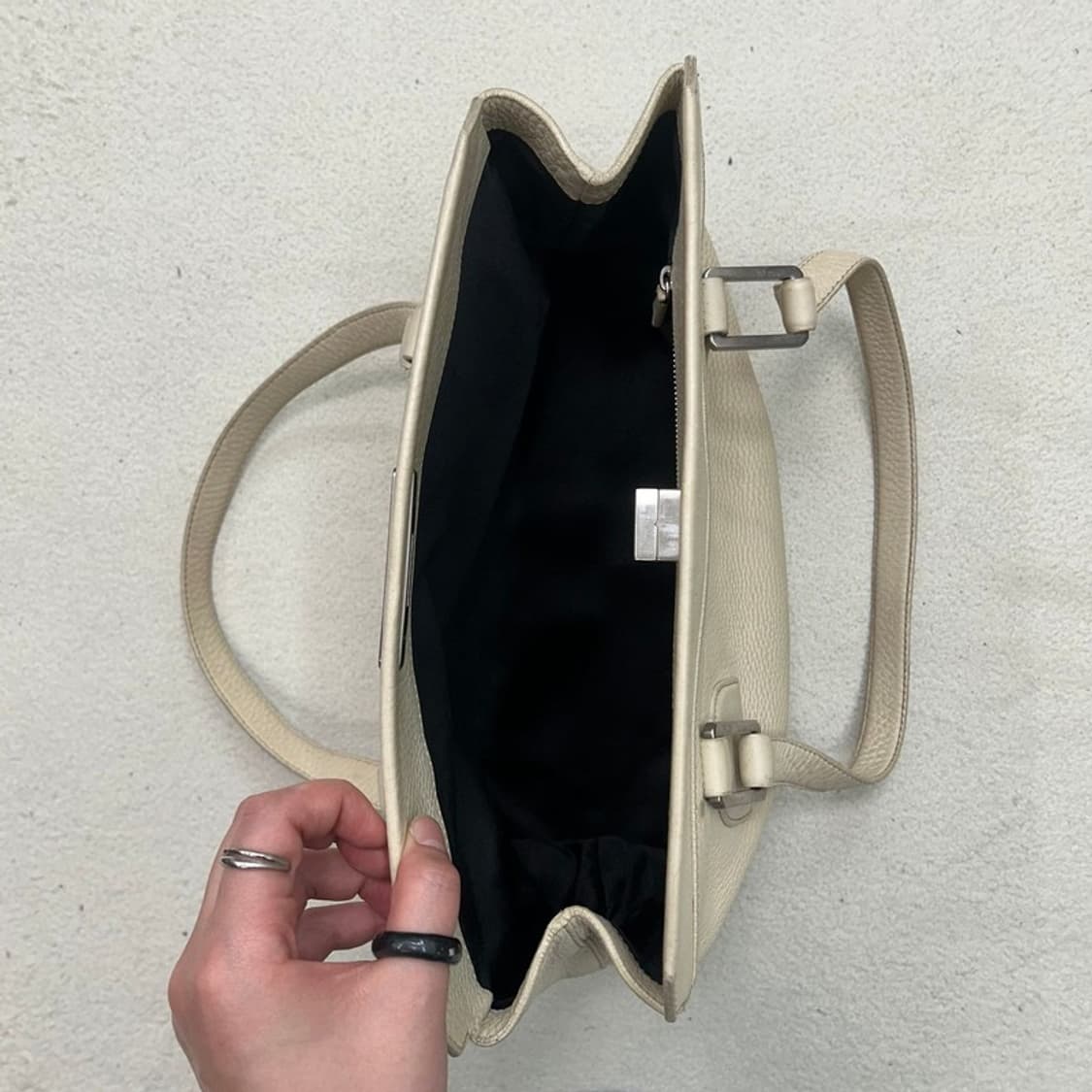 질샌더 아이보리 레더 숄더백 상품이미지5