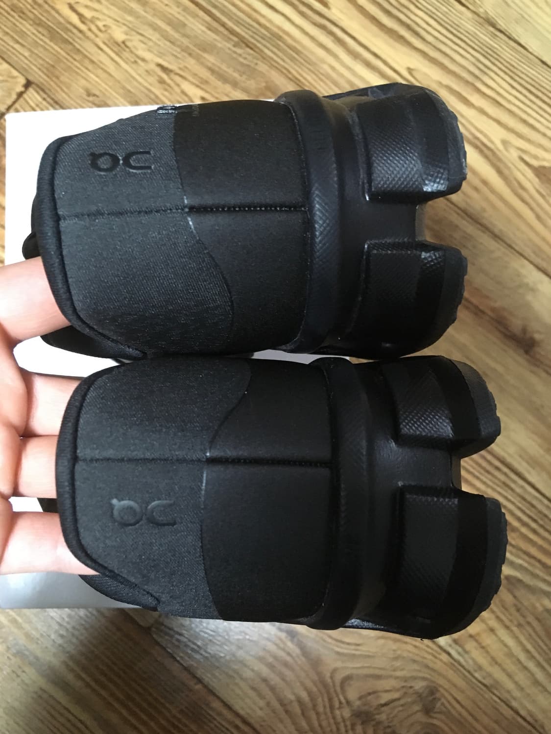 온러닝 파프 클라우드몬스터 하이퍼 블랙 판매합니다 상품이미지6