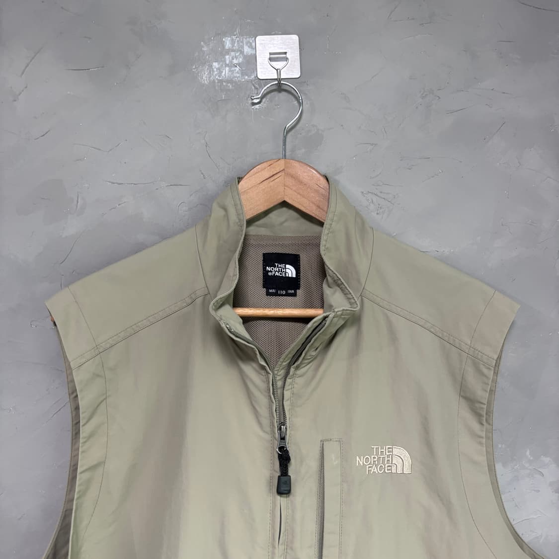 노스페이스 바람막이 조끼 베스트 카키 베이지 상품이미지2
