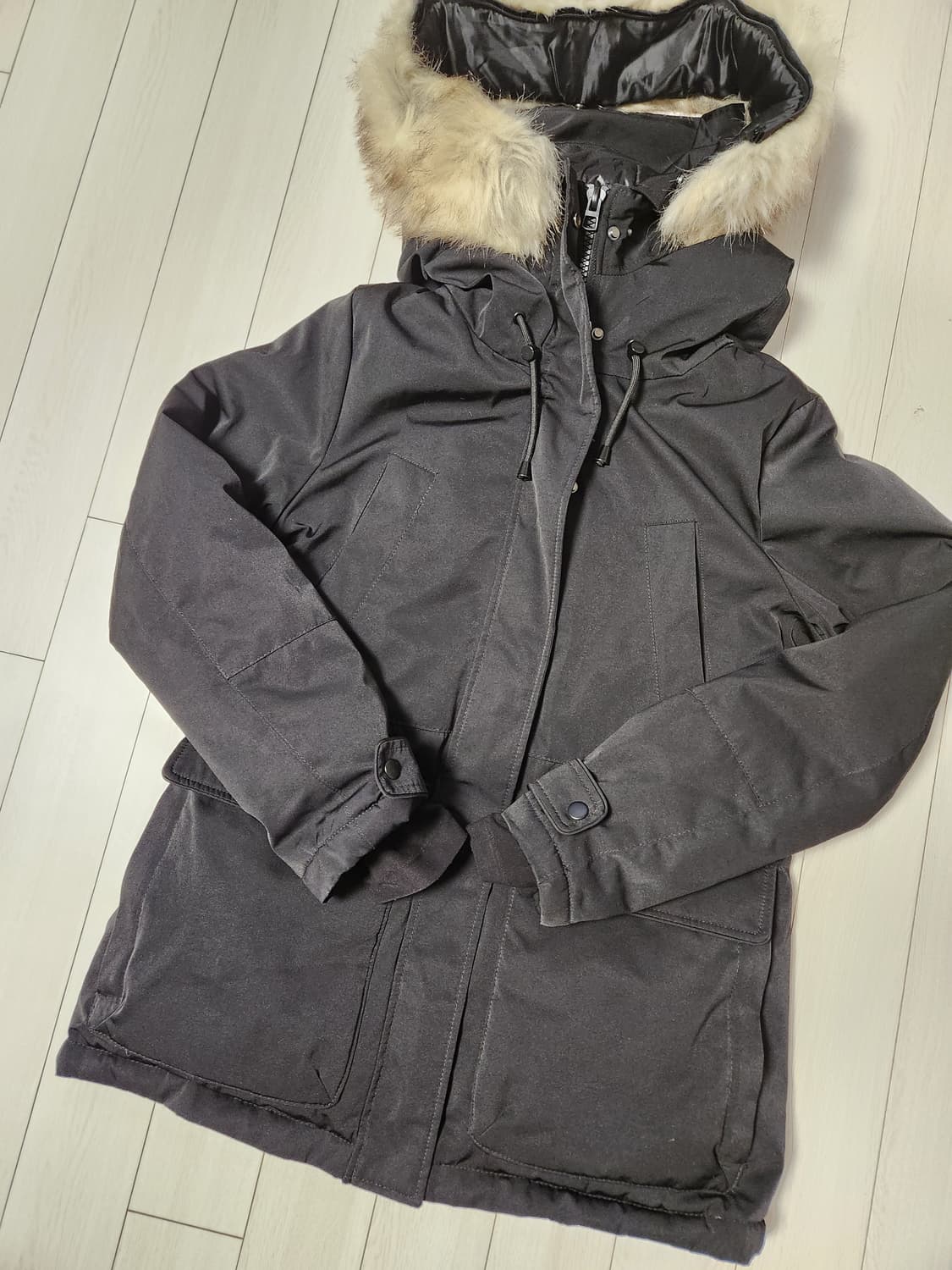 자라 패딩자켓 사이즈 170/88A (m)

외관 상태는 사용감 거의 없 상품이미지1