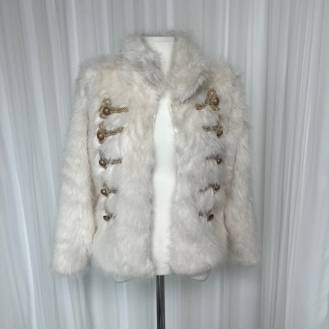 [새상품]금장더블 버튼 아이보리 퍼 자켓 상품이미지7