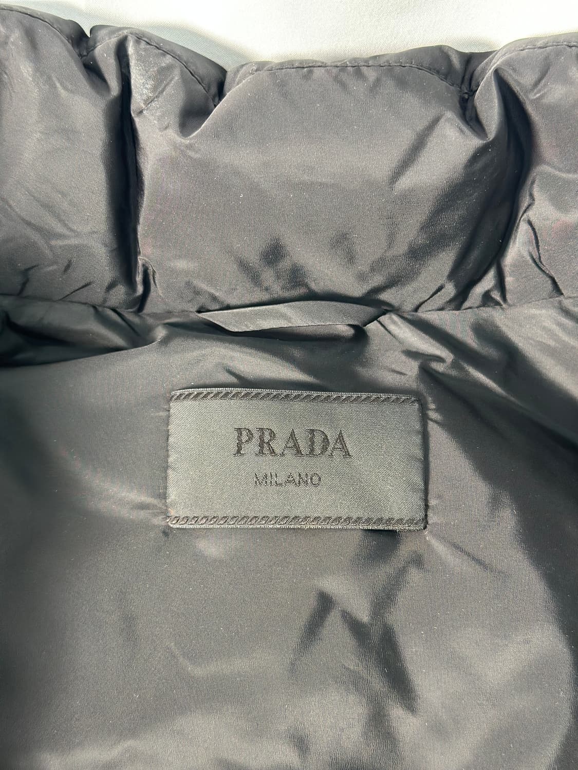 [정품] 프라다 트라이앵글 로고 다운 패딩 상품이미지5