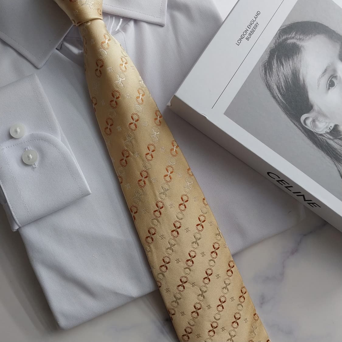 셀린느 실크 옐로우 트리오페 넥타이 9.4cm A+등급 K1420
 상품이미지9